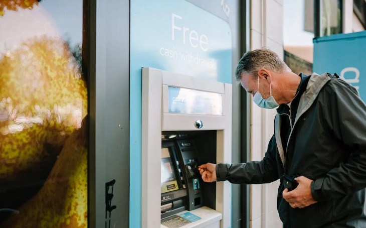 Kartu ATM Tertelan di Mesin ATM